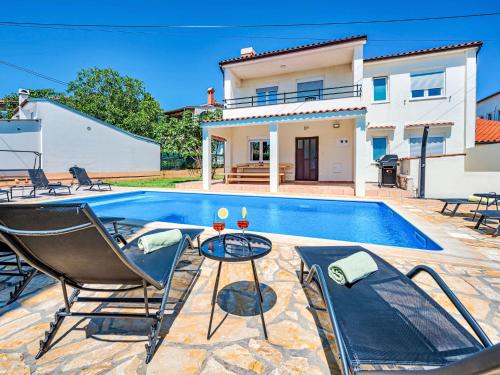 Holiday Home Villa mit Garten- Grill und Terrasse by Interhome