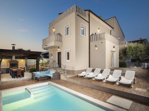 Holiday Home Villa Castagna in Premantura mit Pool und Sauna by Interhome