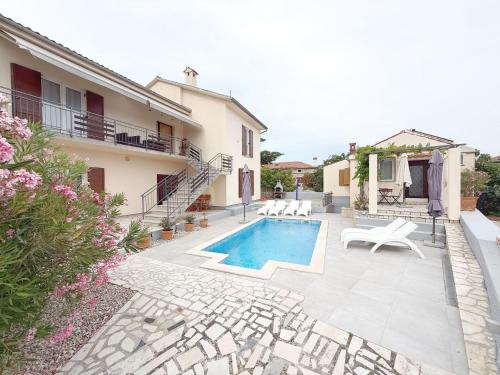 Apartment LacoDeLama mini resort - Wohnung Marta mit Pool by Interhome