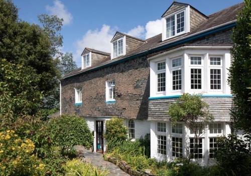 an exterior view of a house with white windows at 1605 by the sea in Falmouth