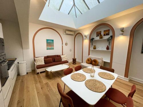 PT3 - Charming New Apt with AC - Historical Center