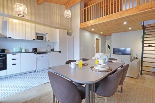 a kitchen and dining room with a table and chairs at ON Apartments - Family - Free Parking & Pet Friendly in Porto