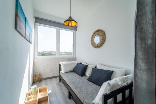Ocean View Apartment near Arrifana Beach with Parking