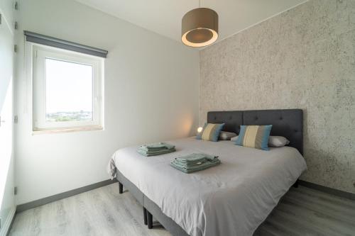 Ocean View Apartment near Arrifana Beach with Parking