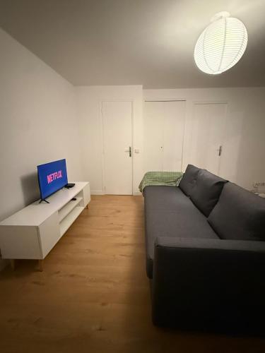 Train station 10 min close to Paris and Disney University