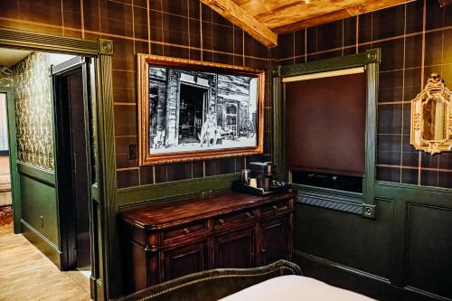 a room with a vanity and a picture on the wall at Bootleggers Lodge on Lake Nokomis in Tomahawk