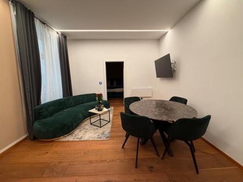 Laura Star Apartment