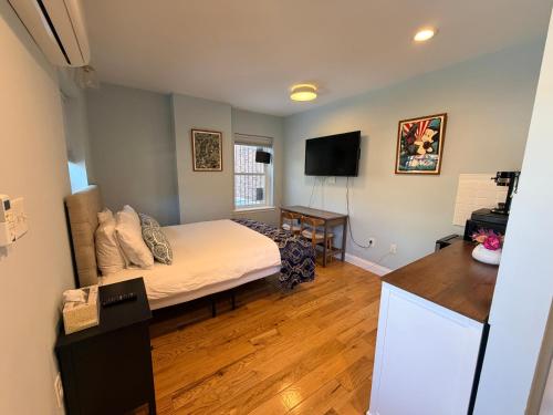 a small bedroom with a bed and a desk at Sunny&Cozy Apartment in University City Walk to Drexel&Near UPenn in Philadelphia