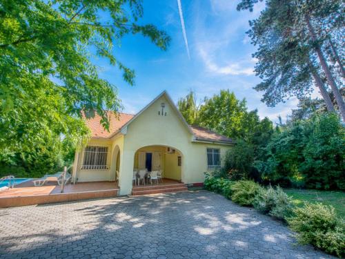 Holiday Home Klimatisiertes Ferienhaus in Siófok mit Grill by Interhome