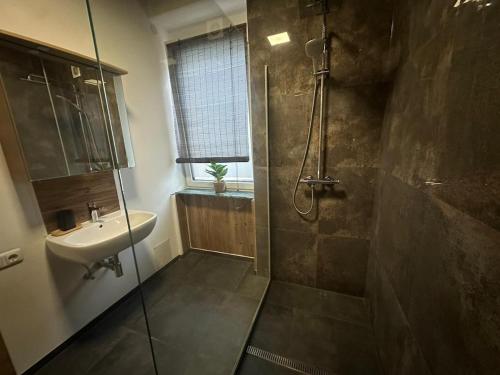 Ideal for 7 with Kitchen near Danube