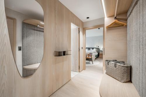 a hallway of a house with a mirror on the wall at Hotel Weisses Lamm in See