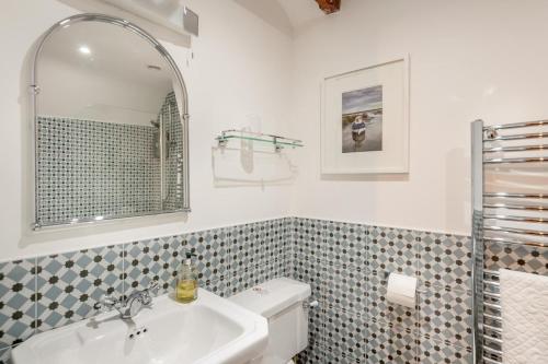 a bathroom with a sink and a mirror at 2 Bed in Bodham oc-2082 in Bodham