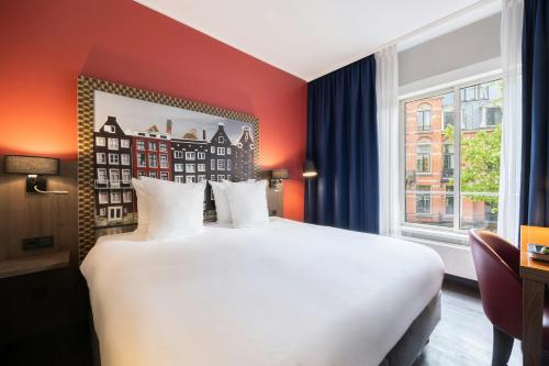 a hotel room with a large bed and a window at Leonardo Boutique Hotel Amsterdam Vondelpark in Amsterdam