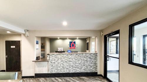 a lobby of a hotel with a reception desk at Studio 6 Suites - Richland, MS - Jackson in Richland