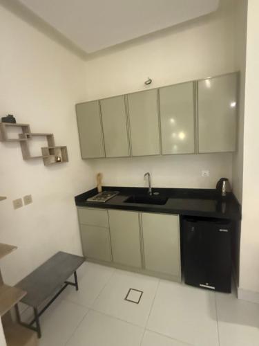 a kitchen with a sink and a bench in a room at شاليهات سمو بارك 2 in Taif