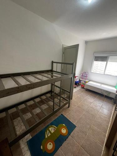a bedroom with two bunk beds and a rug at Casa Top Laranjal com Piscina in Pelotas