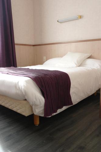 Postel nebo postele na pokoji v ubytování Hôtel Le Palous