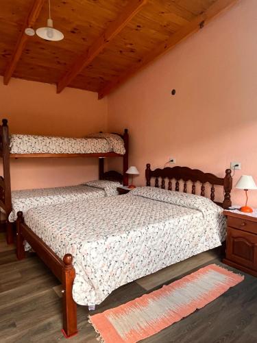a bedroom with a bed and a wooden ceiling at Max in El Chalten