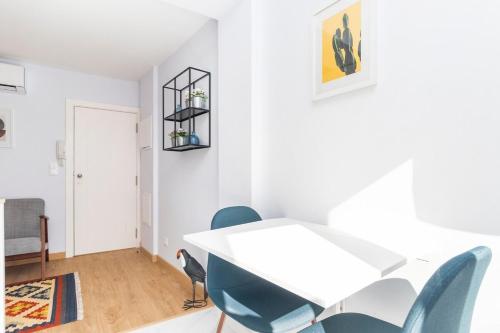 Perfect 1 Bedroom very central with AC