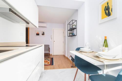 Perfect 1 Bedroom very central with AC