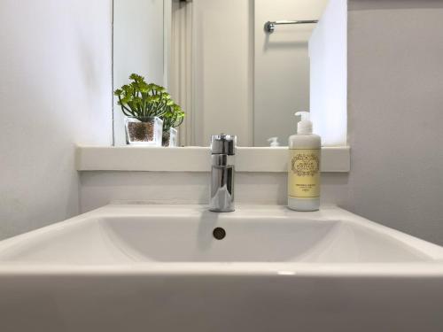 Olarias 2 bedroom perfect to share near the Castle