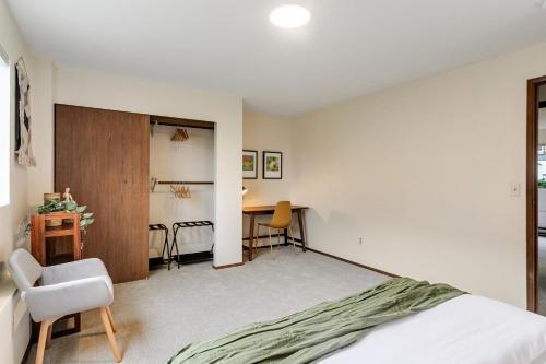 a bedroom with a bed and a table and a chair at Cozy Hilltop Seattle Stay with Yard & Parking in Seattle