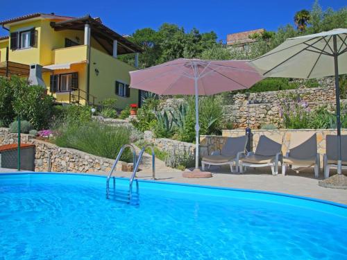Holiday Home mit eigenem Pool und schönem Meerblick by Interhome