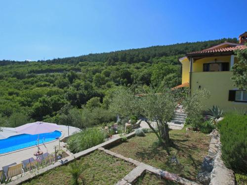 Holiday Home mit eigenem Pool und schönem Meerblick by Interhome