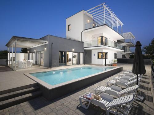 Holiday Home Villa Sole am Meer mit Pool- Sauna- Whirlpool by Interhome
