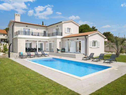 Holiday Home Villa in Premantura mit privatem beheizten Pool und Sauna by Interhome