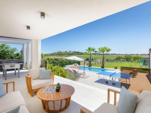 Holiday Home Villa Grofica- beheizter Pool- Taverne- Strandnähe by Interhome