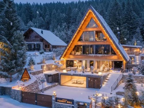 Holiday Home Chalet Forest Hill mit Hallenbad by Interhome