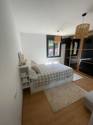 a white bedroom with a bed and a window at Casa Socias in Camoca