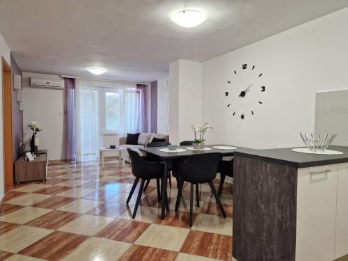 Apartment Modern eingerichtete Apartment für 4 Personen ideal für Famillien mit Kinder im by Interhome