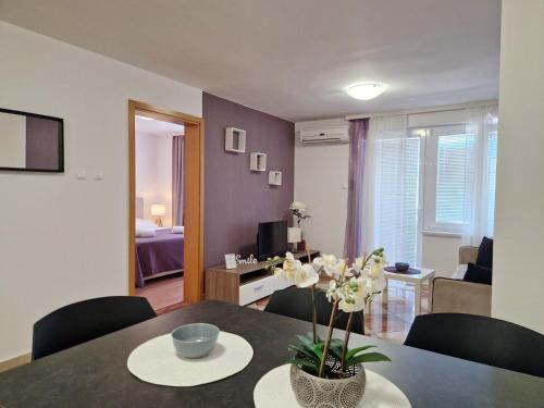 Apartment Modern eingerichtete Apartment für 4 Personen ideal für Famillien mit Kinder im by Interhome