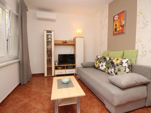 Apartment Modern eingerichtete Apartment im Erdgeschoss ideal für Famillien mit Kinder im by Interhome