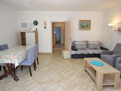 Apartment Charmante Wohnung in Baška mit Eigener Terrasse by Interhome