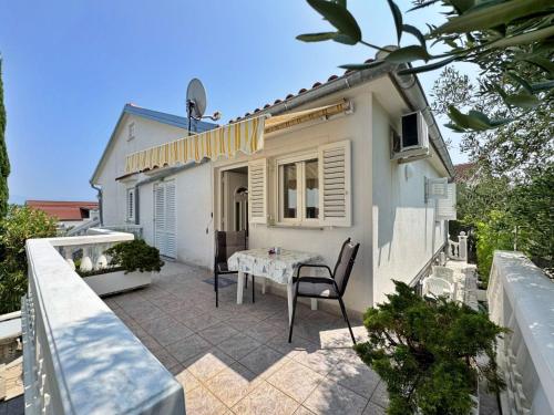 Apartment Apartment Zlatica by Interhome