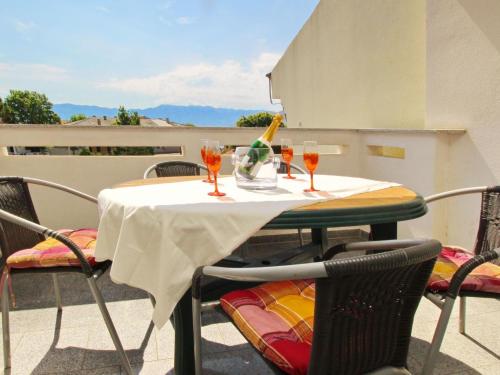 Apartment Charmante Ferienwohnung in Baška mit Eigenem Balkon by Interhome