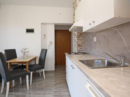 Apartment Modern eingerichtete Apartment für 4 Personen- Klimatisiert- freie Parkplatz un by Interhome