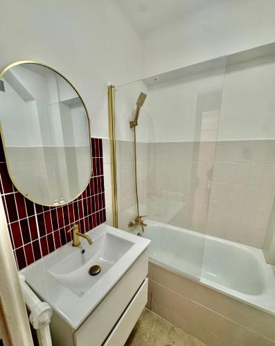 Modern Chic Apartment, Heart of Antibes