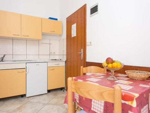 Apartment ZIC-MRAKOVCIC br-2 S2 K2 ohne Balkon by Interhome