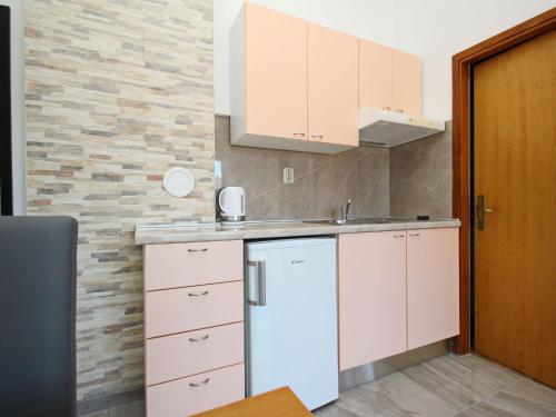 Apartment Modern eingerichtete Apartment für 2 Personen- Klimatisiert- freie Parkplatz un by Interhome