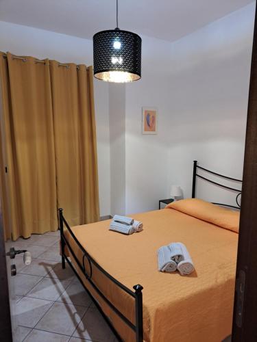 a bedroom with a bed with two towels on it at La Piuma in Misterbianco