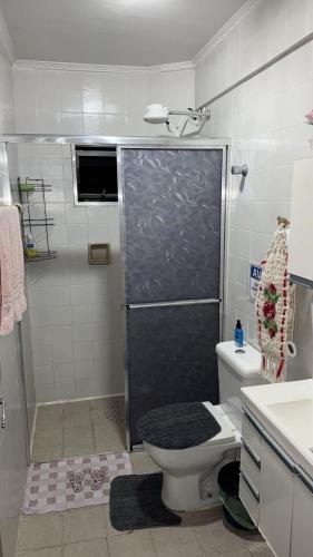 a bathroom with a shower with a toilet in it at Apartamento no centro de Mongaguá in Mongaguá