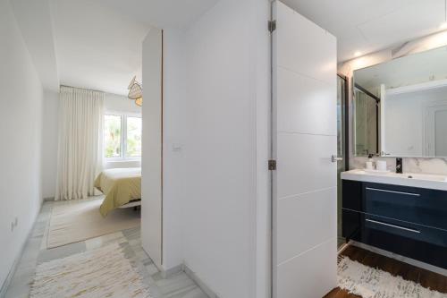 City Center Beach Access Apartment With Style