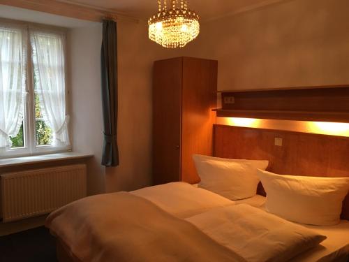 Postel nebo postele na pokoji v ubytování Hotel Springiersbacher-Hof