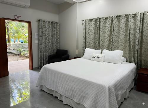 En eller flere senge i et værelse på MeMe's Place