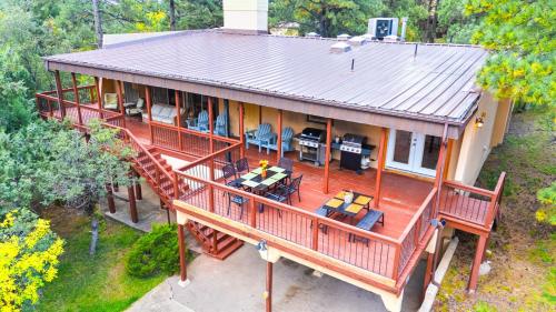 an overhead view of a house with a large deck at Airy Alto Escape Deck Games Views in Sun Valley