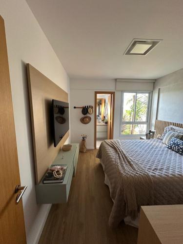 a bedroom with a bed and a television in it at Apartamento Garden in Baixio